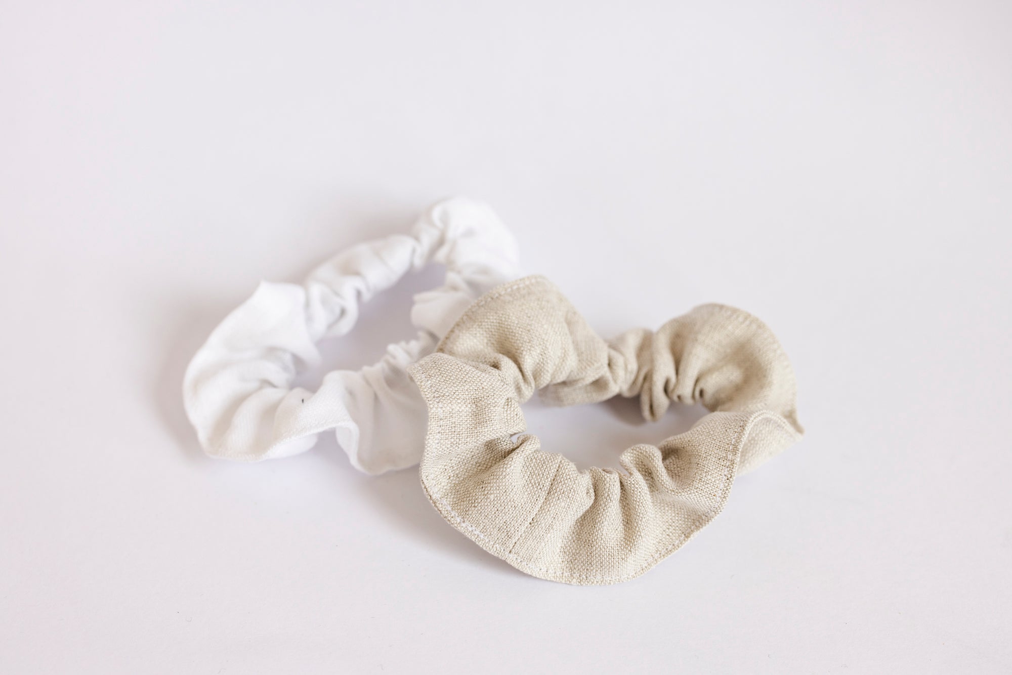 Eco Linen Scrunchies 2 Pack Eco Hair Ties Eco Hair Ties Oatmeal & White
